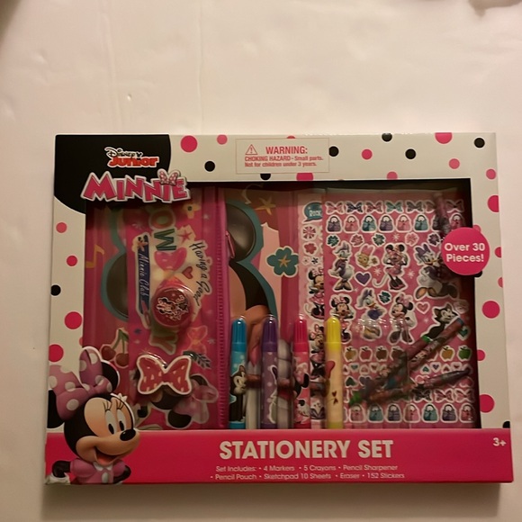 Minnie Mouse  set: markers, crayons, sharpener, pouch, eraser, stickers, sheets - Picture 4 of 17